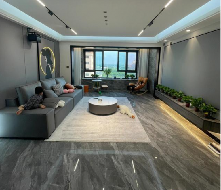 她家花了20萬多裝修新房，電視墻太簡單了，舒服又漂亮！